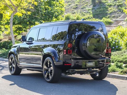 Used 2025 Land Rover Defender 110 X-Dynamic SE AWD/4WD image 4