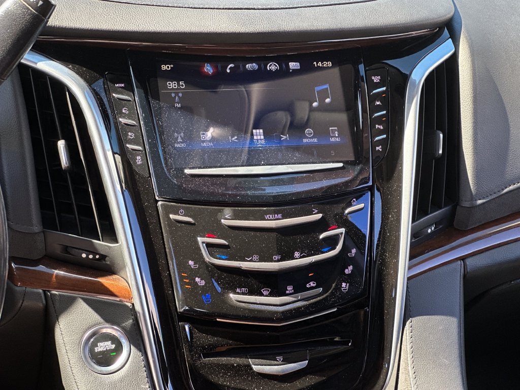 Used 2020 Cadillac Escalade ESV Luxury RWD image 16