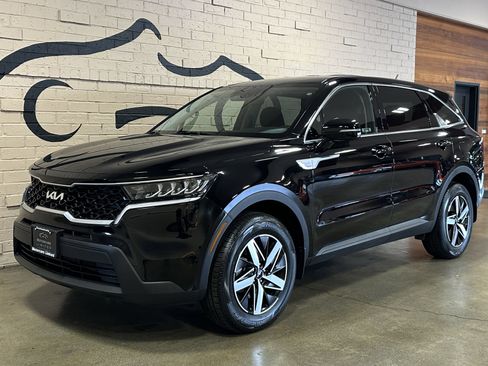 Used 2023 Kia Sorento LX AWD/4WD image 7