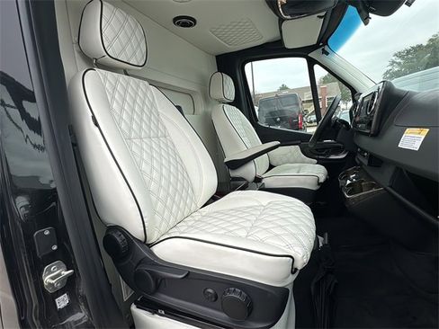Used 2022 Mercedes-Benz Sprinter 3500 image 16