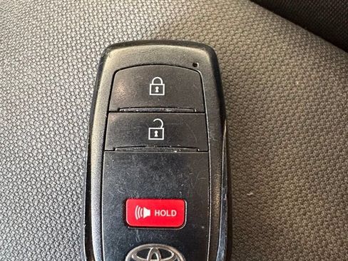 Used 2022 Toyota Corolla Cross LE w/ Moonroof Package AWD/4WD image 29