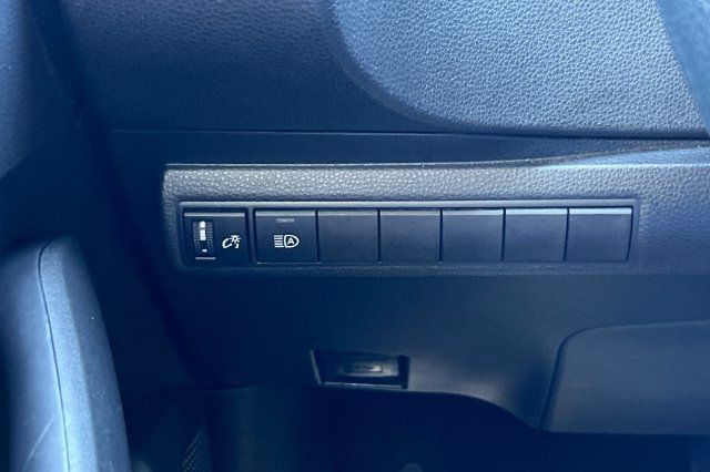 Used 2025 Toyota Corolla LE FWD image 30