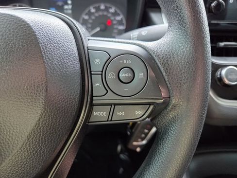 Used 2025 Toyota Corolla LE FWD image 30