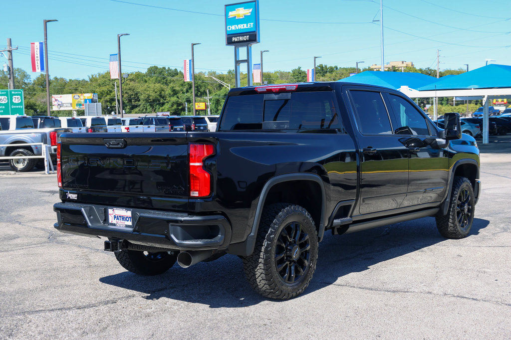 New 2026 Chevrolet Silverado 2500 High Country w/ High Country Premium Package AWD/4WD image 3
