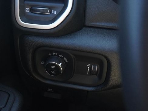New 2026 RAM 1500 Express AWD/4WD image 19