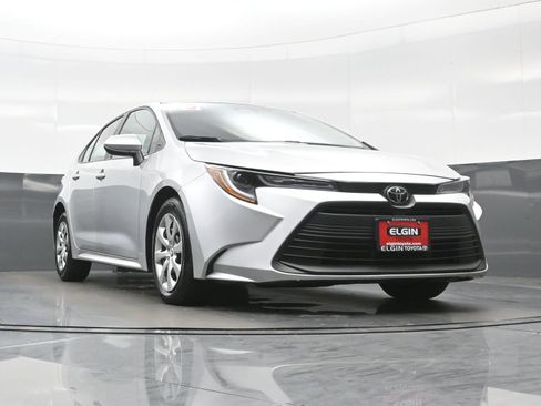 Used 2025 Toyota Corolla LE FWD image 24