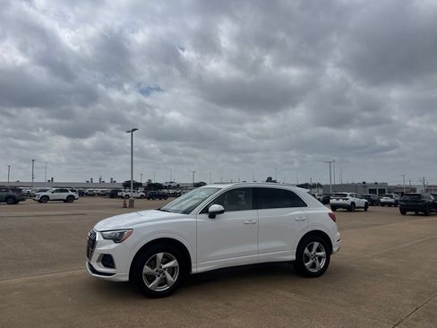 Used 2020 Audi Q3 2.0T Premium w/ Convenience Package AWD/4WD image 11