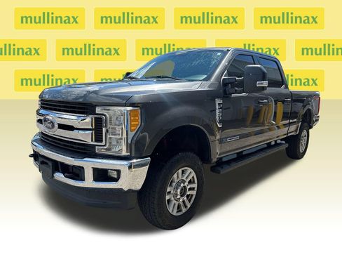 Used 2017 Ford F250 XLT w/ XLT Value Package AWD/4WD image 4