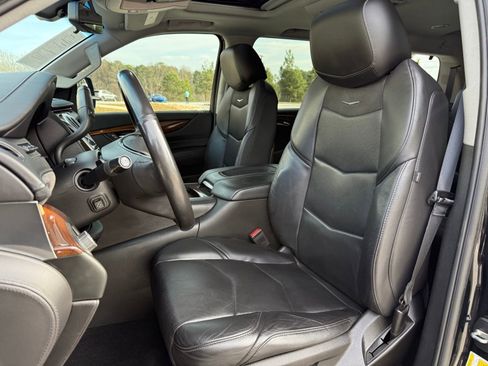 Used 2019 Cadillac Escalade Premium Luxury image 36