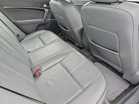 Used 2010 Lincoln MKZ image 11