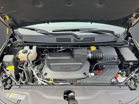 Used 2025 Chrysler Pacifica Limited FWD image 20