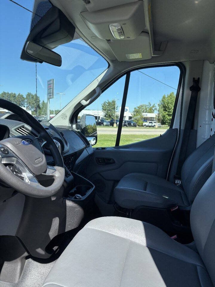 Used 2018 Ford Transit 250 138 RWD image 4