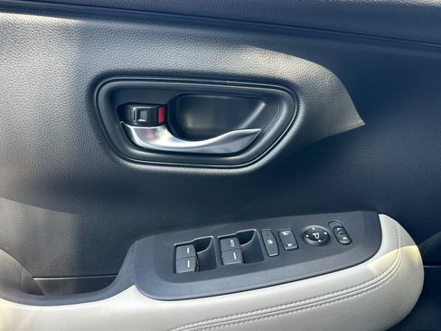 Used 2025 Honda HR-V LX image 10