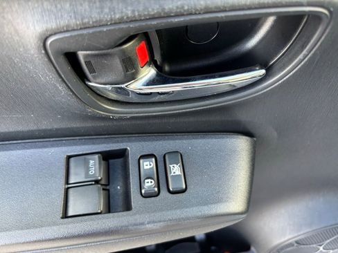 Used 2014 Toyota Yaris L image 10