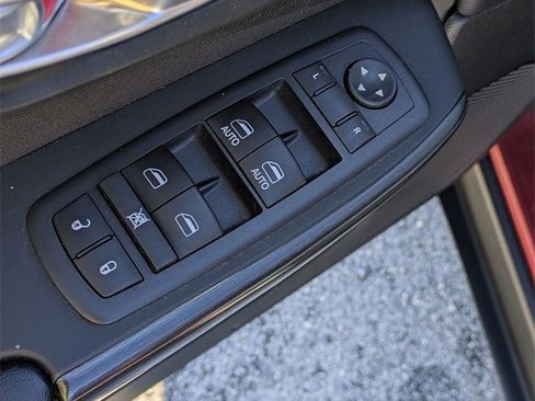 Used 2017 Jeep Cherokee Latitude w/ Comfort/Convenience Group image 12