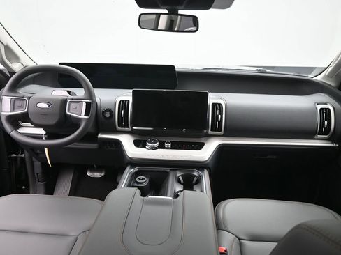 New 2025 Ford Expedition Active image 16