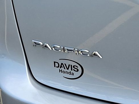 Used 2024 Chrysler Pacifica Touring-L FWD image 32