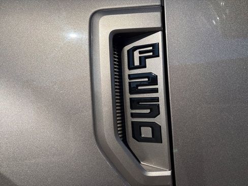 Used 2018 Ford F250 XLT w/ XLT Premium Package image 12