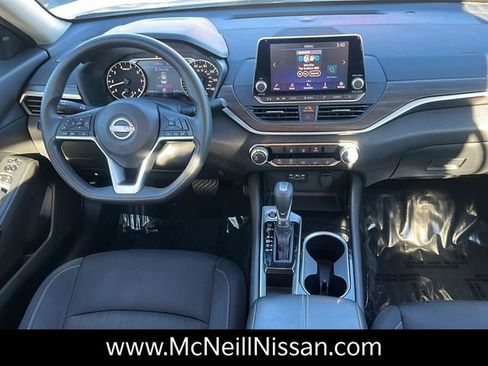 Used 2024 Nissan Altima 2.5 SV image 15