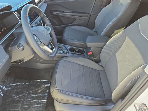 New 2026 Volkswagen Taos SE image 4