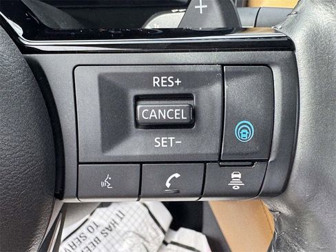 Used 2022 Nissan Rogue Platinum w/ Head-Up Display Package image 25