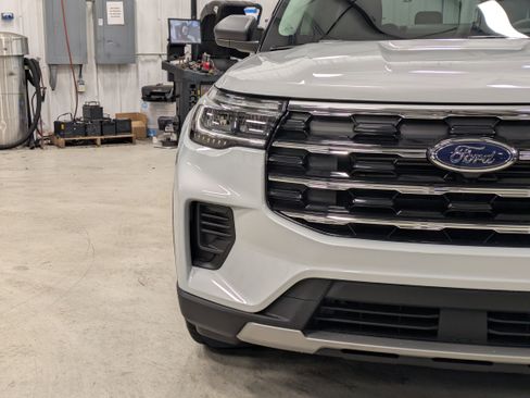 New 2026 Ford Explorer Active RWD image 10