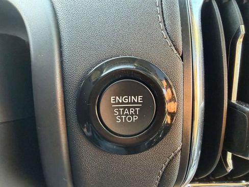 Used 2025 Ford Expedition Platinum image 30