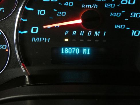 Used 2023 Chevrolet Express 2500 w/ Driver Convenience Package image 17