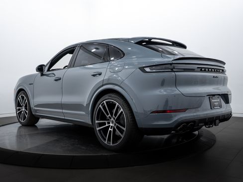 New 2026 Porsche Cayenne Turbo image 3