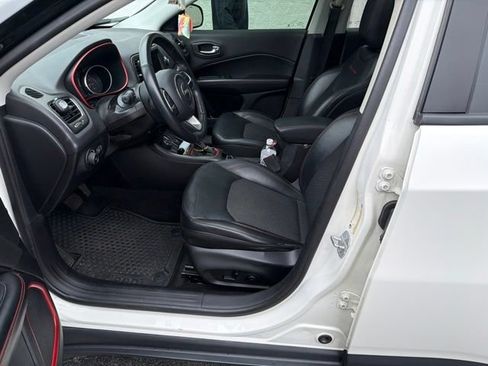 Used 2018 Jeep Compass Trailhawk w/ Cold Weather Group AWD/4WD image 9