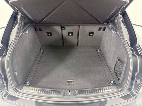 Used 2024 Porsche Macan AWD/4WD image 25