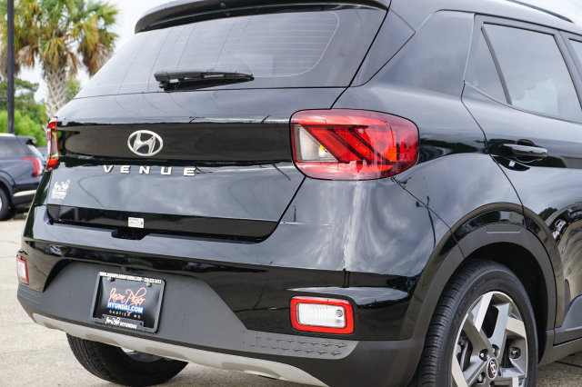 Used 2024 Hyundai Venue SEL FWD image 5