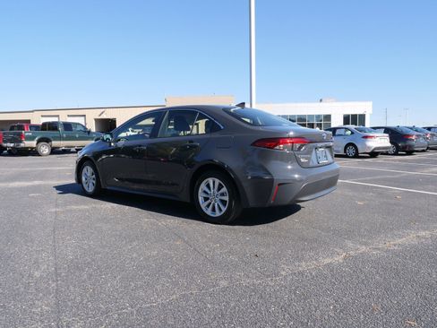 Used 2025 Toyota Corolla XLE image 6