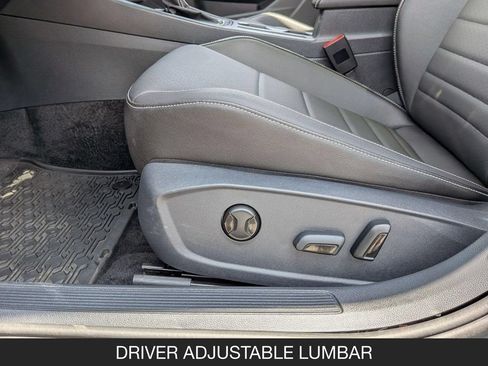Used 2023 Volkswagen Jetta SE FWD image 16