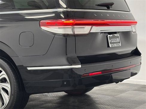 Used 2022 Lincoln Navigator L Reserve image 6