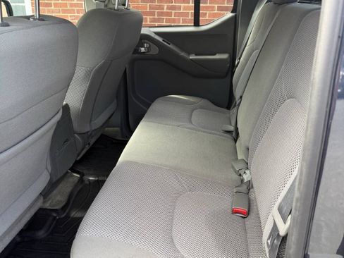 Used 2018 Nissan Frontier SV w/ Value Truck Package AWD/4WD image 10