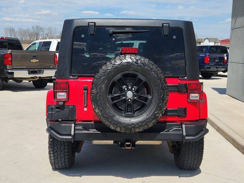 Used 2017 Jeep Wrangler Unlimited Sahara AWD/4WD image 5