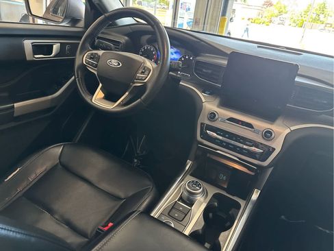 Used 2021 Ford Explorer XLT w/ Equipment Group 202A AWD/4WD image 13