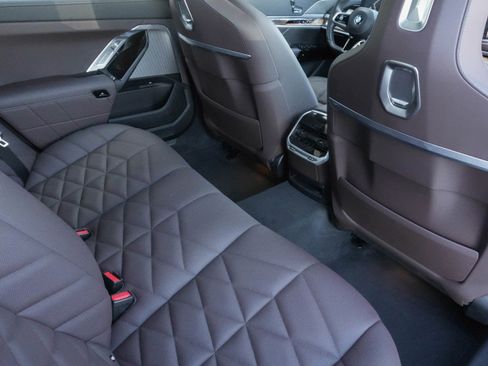 Certified 2025 BMW 740i image 36