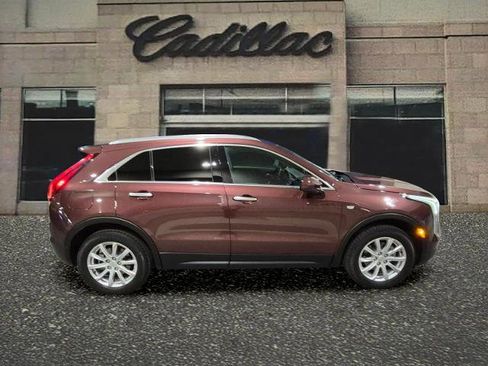 Used 2023 Cadillac XT4 Luxury w/ Cold Weather Package image 6