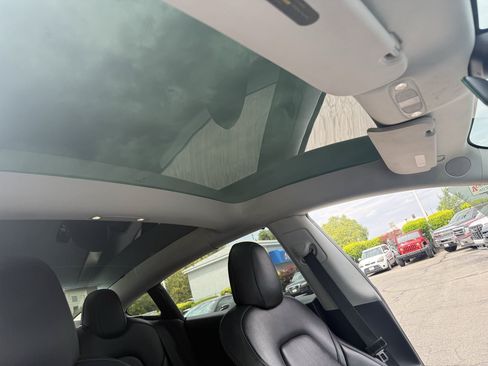 Used 2022 Tesla Model 3 Long Range AWD/4WD image 21