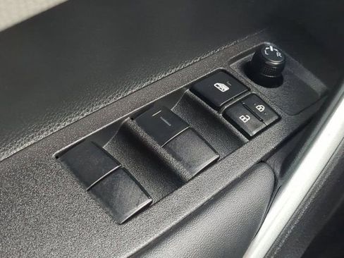 Used 2026 Toyota Corolla Cross L image 23