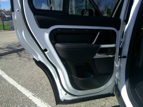 Used 2023 Land Rover Defender 110 S image 44