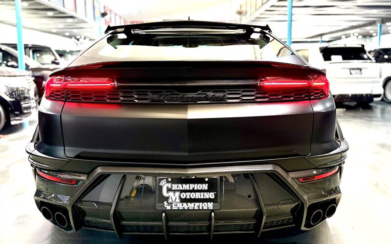 Used 2025 Lamborghini Urus SE AWD/4WD image 9