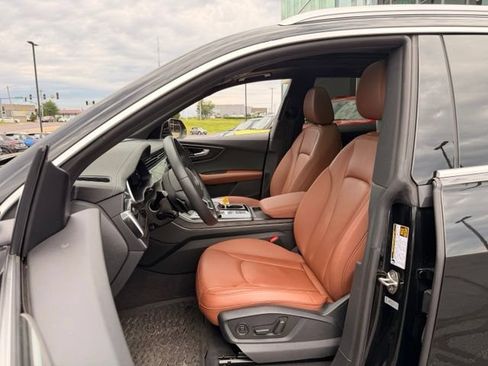 Used 2023 Audi Q8 Premium AWD/4WD image 2