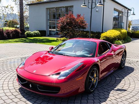 Used 2013 Ferrari 458 Italia Coupe RWD image 10