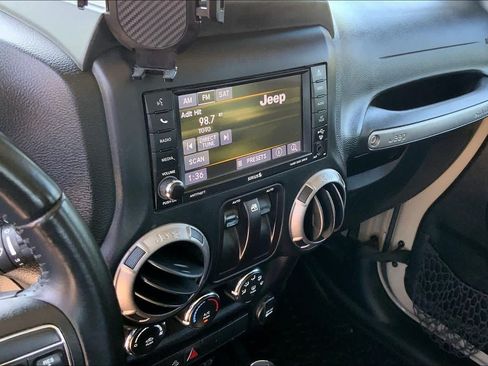 Used 2018 Jeep Wrangler Sport AWD/4WD image 6