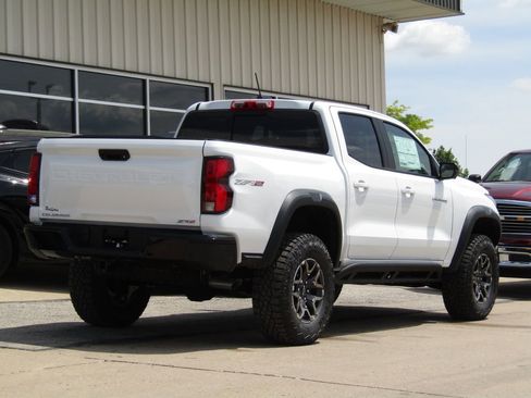 New 2026 Chevrolet Colorado ZR2 w/ Technology Package AWD/4WD image 3