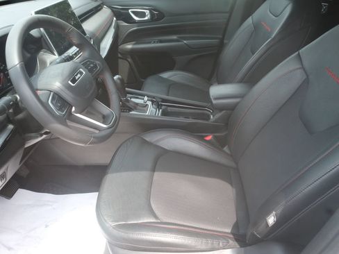 Used 2025 Jeep Compass Trailhawk AWD/4WD image 5