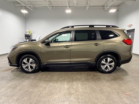 Used 2024 Subaru Ascent Premium image 7
